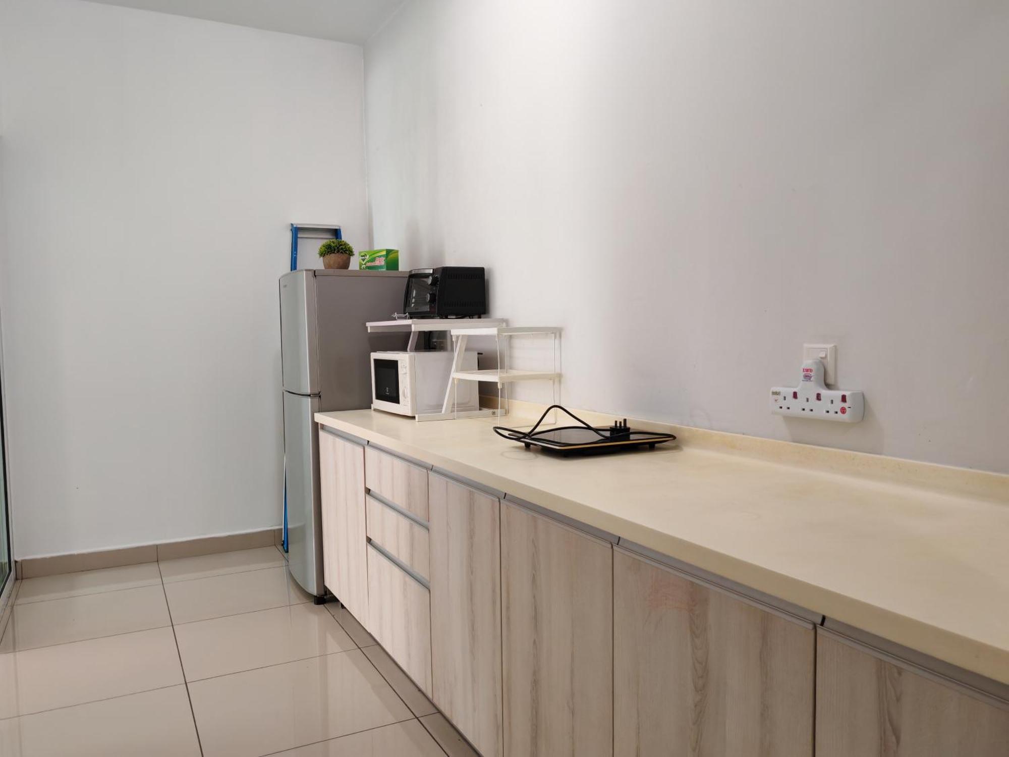 Pacific Place Ara Damansara Lrt Pool Parking Netflix Kitchen By Kenangan Homes Apartemen